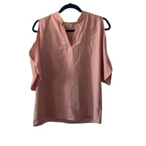 Nice dress shirt! Barely worn and in great condition. Size L.